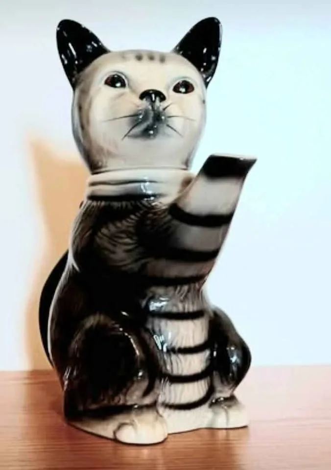 Vtg Staffordshire Tubby Cat Teapot image indicator(3)