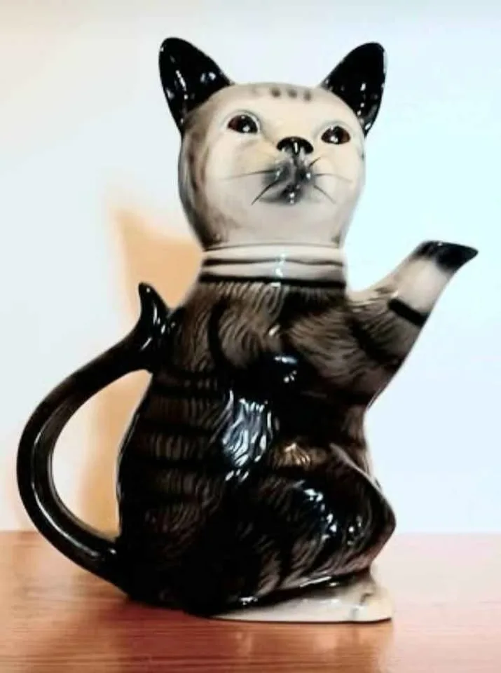 Vtg Staffordshire Tubby Cat Teapot image indicator(4)