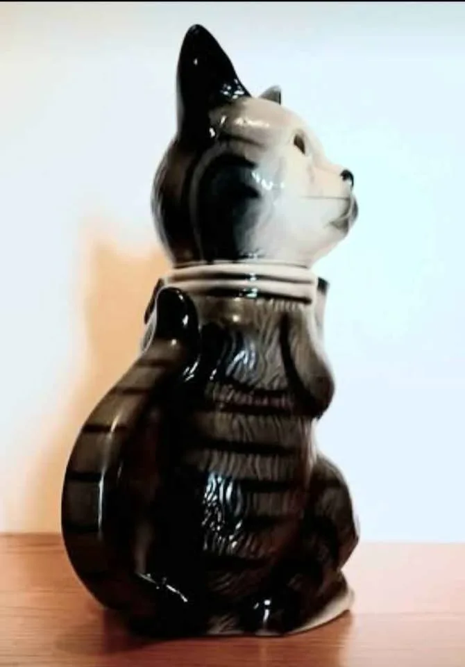 Vtg Staffordshire Tubby Cat Teapot image indicator(5)