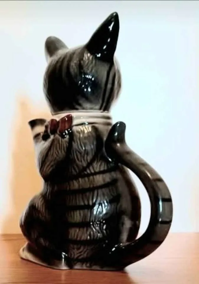 Vtg Staffordshire Tubby Cat Teapot image indicator(6)