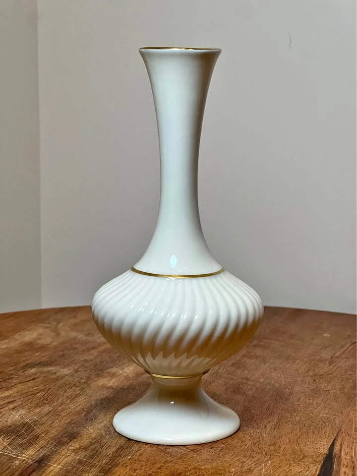 Vintage Lenox Bud Vase Ivory Ribbed Porcelain w/Pedestal 24K