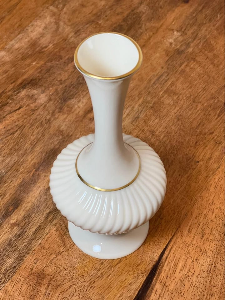 Vintage Lenox Bud Vase Ivory Ribbed Porcelain w/Pedestal 24K - photo 2