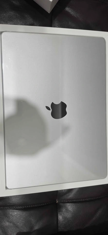 MacBook Pro 14-inch (M3 Pro, 18GB RAM, 512GB SSD) - photo 3