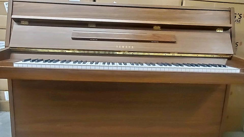 Yamaha upright piano 1985