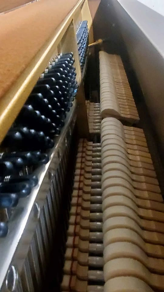 Yamaha upright piano 1985 - photo 2