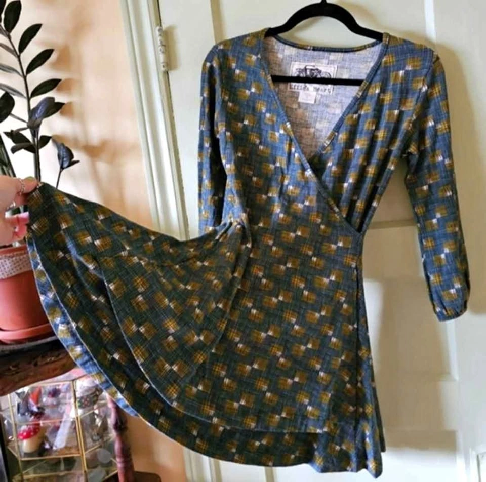 Size S Effie's Heart geometric faux wrap dress
