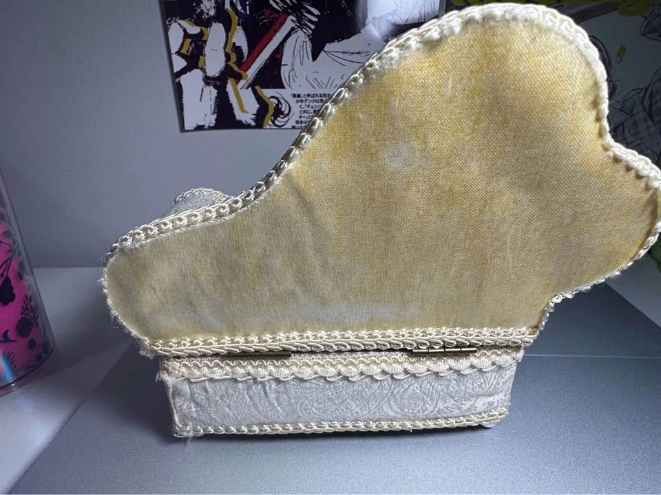 Vintage Jewelry Holder Couch - photo 2
