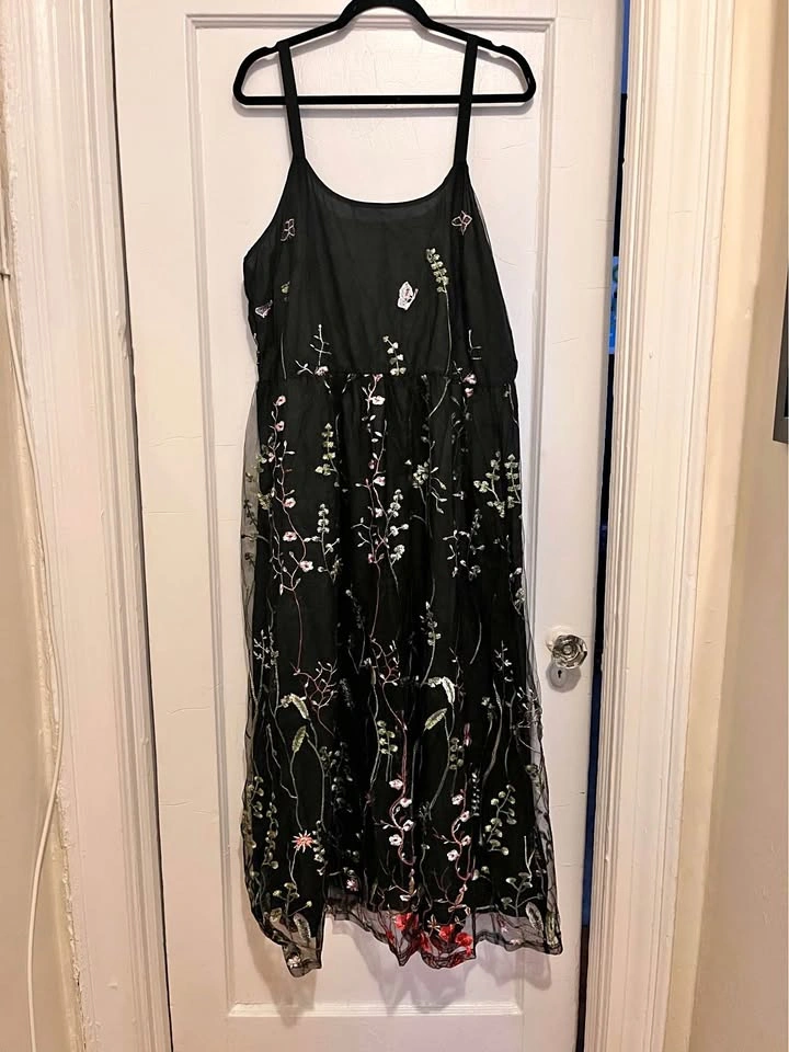 BloomChic Black Maxi Dress w/ Floral Embroidery - Size 18-20