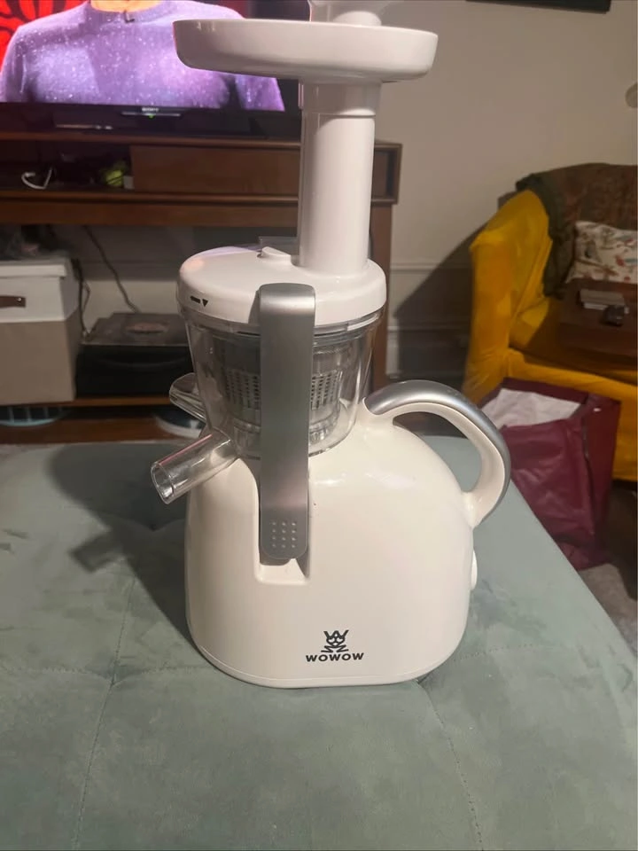 Wowow Cold Press Juicer Masticating Juice Extractor - photo 2