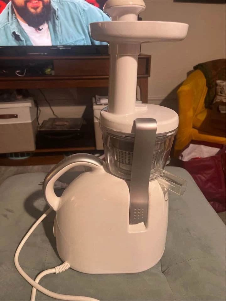 Wowow Cold Press Juicer Masticating Juice Extractor - photo 4