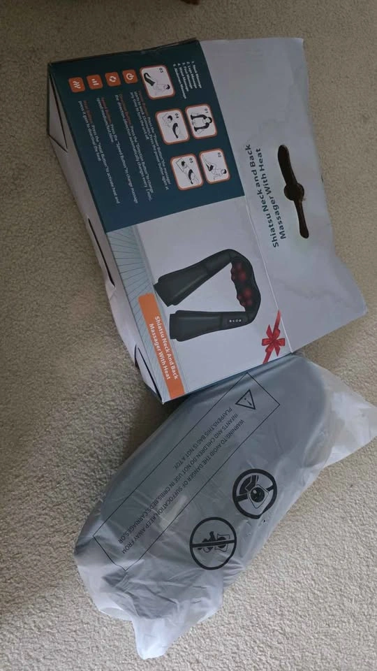 BNIB Shiatsu Neck and Back Massager with Heat - photo 2