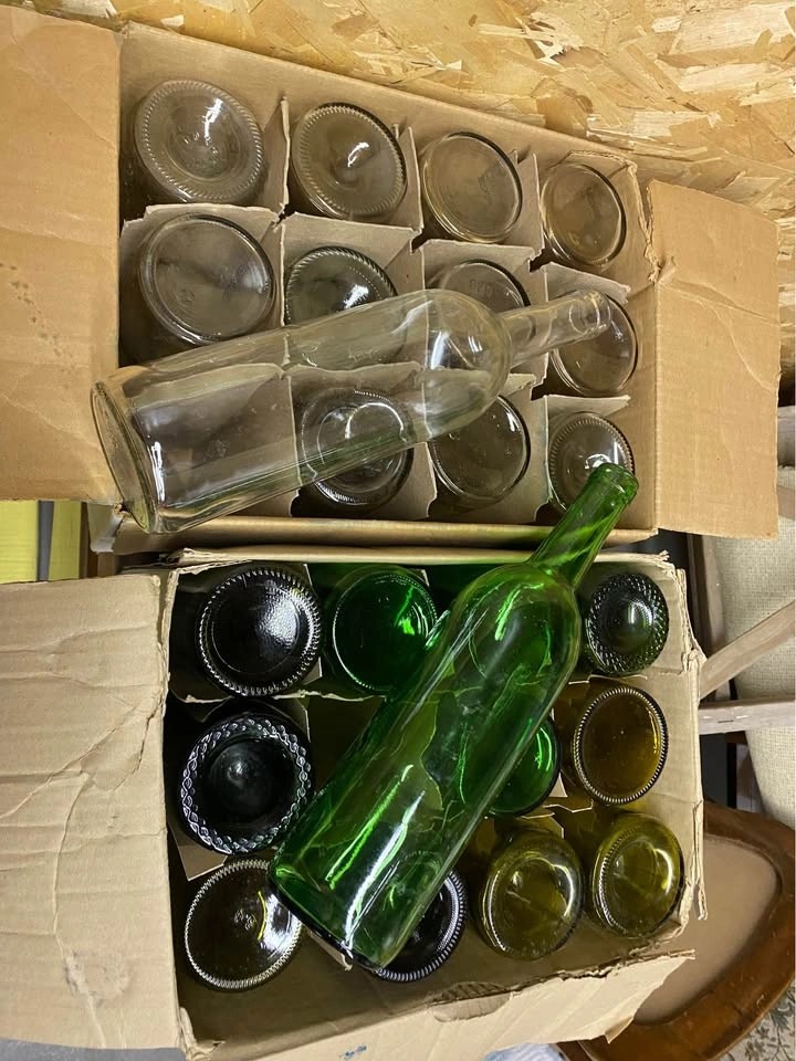 3 Cases Wine Bottles - Clean & Smoke Free - photo 2