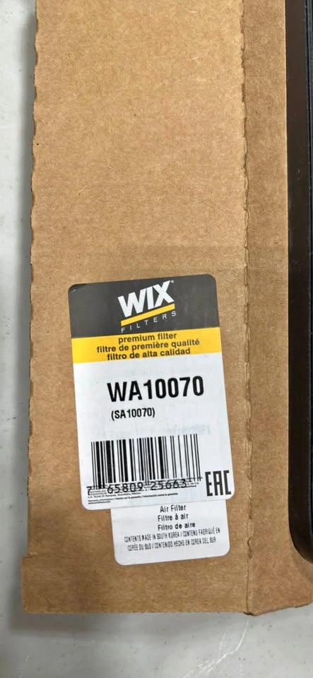 BNIB Wix Air Filter for Hyundai WA10070 (left side only)