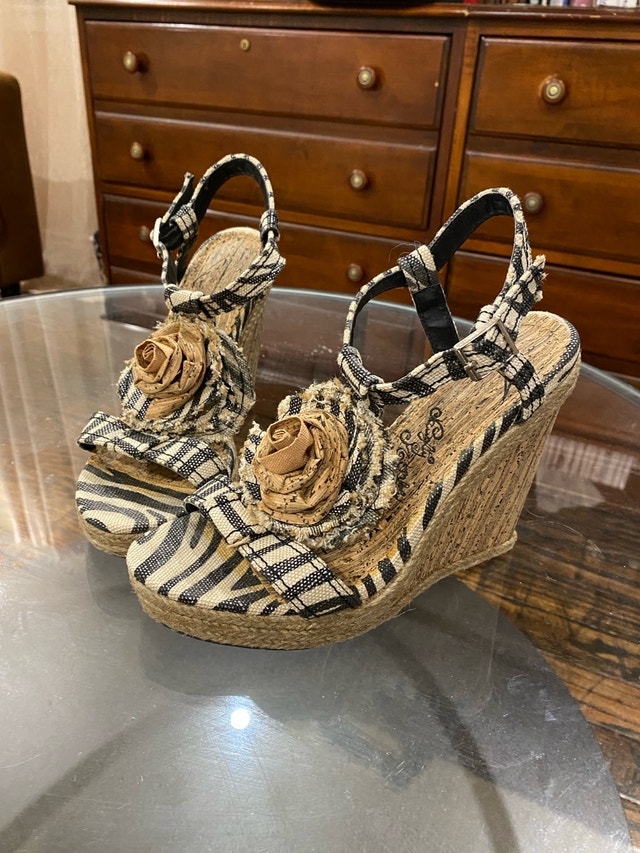 Parisian Wedge Sandals - Size 8 - photo 3