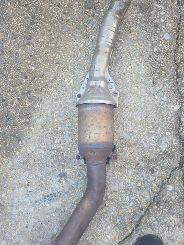 Subaru Legacy Catalytic Converter - photo 2
