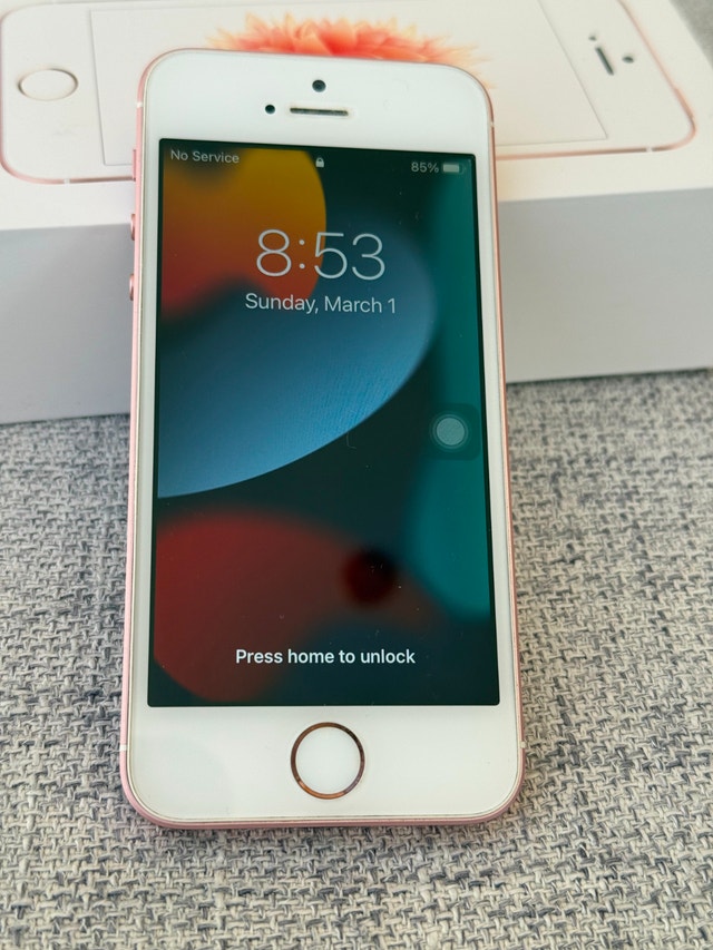 iPhone SE (1st Gen) - 64GB - Rose Gold - Excellent Body