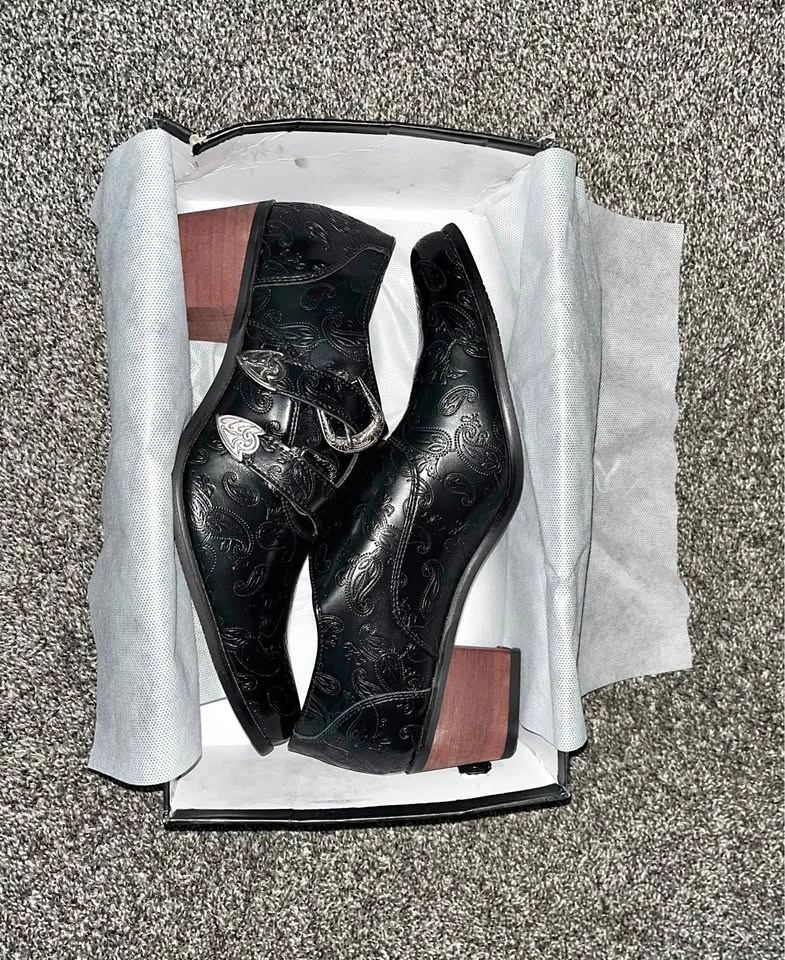 Dress shoes with buckles