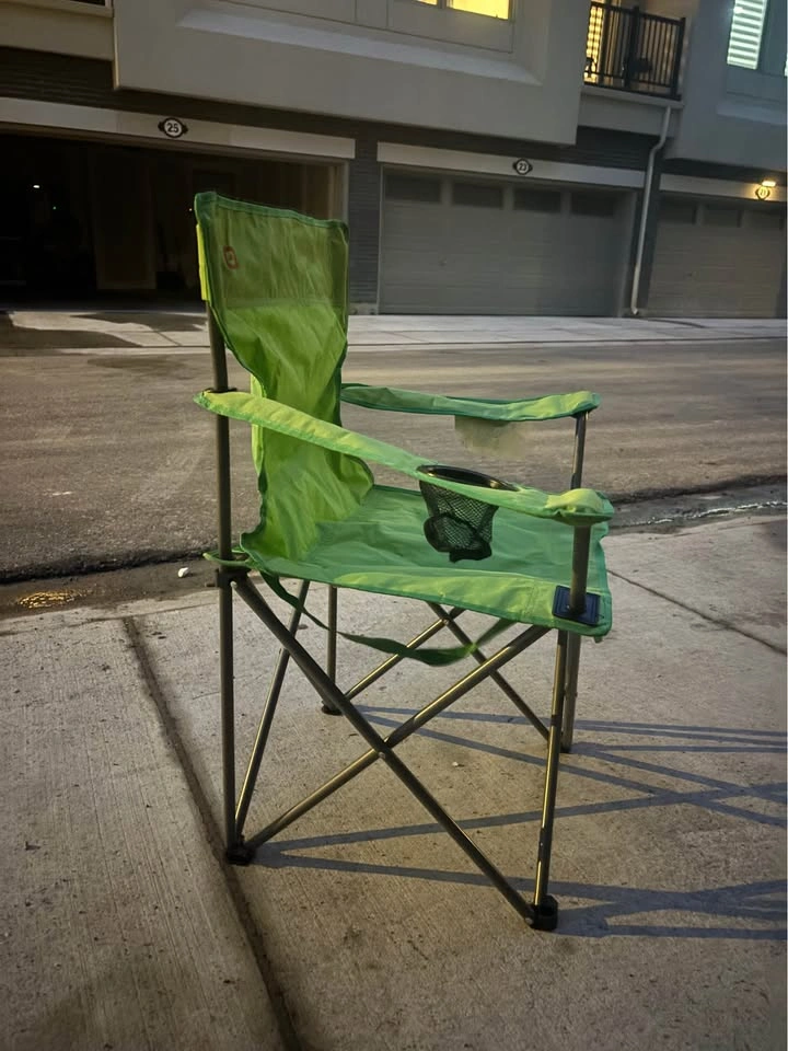 Green folding camping chair with cup holder - photo 2