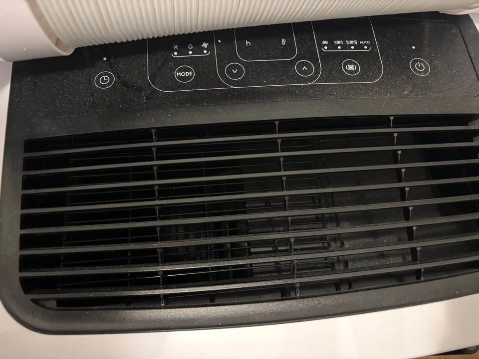 DeLonghi Portable Air Conditioner (500 sq.ft) – Like New - photo 2
