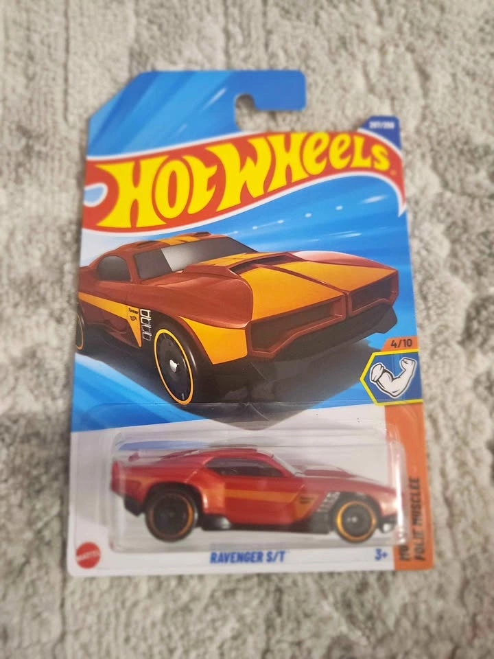 Hot Wheels Ravenger S/T New in Package