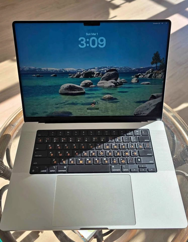 MacBook Pro 16" (2021) - M1 Pro - 16GB RAM - 512GB SSD