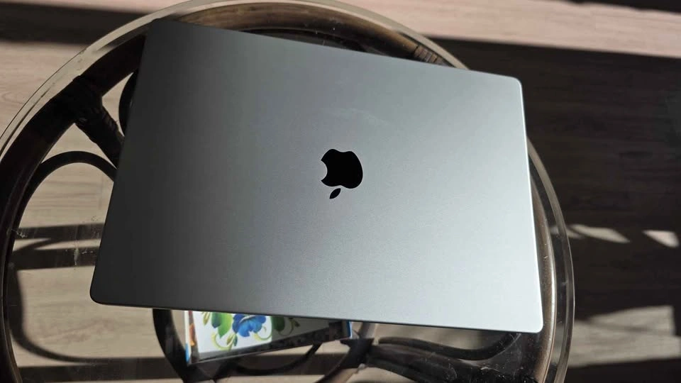 MacBook Pro 16" (2021) - M1 Pro - 16GB RAM - 512GB SSD - photo 3