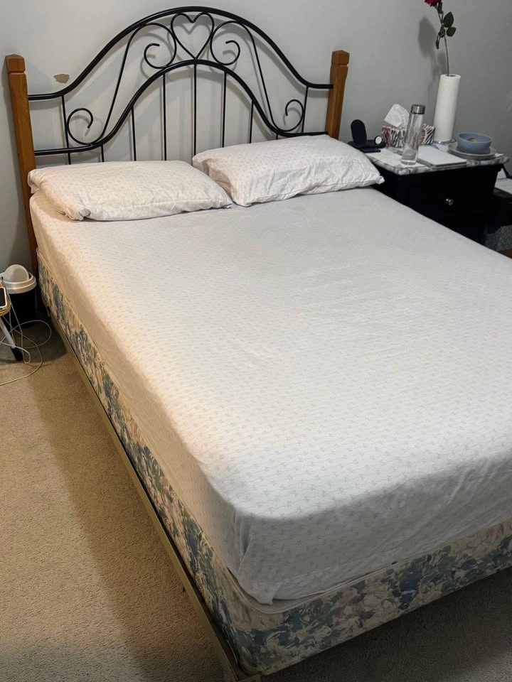 Double Size Bed with Mattress - photo 2