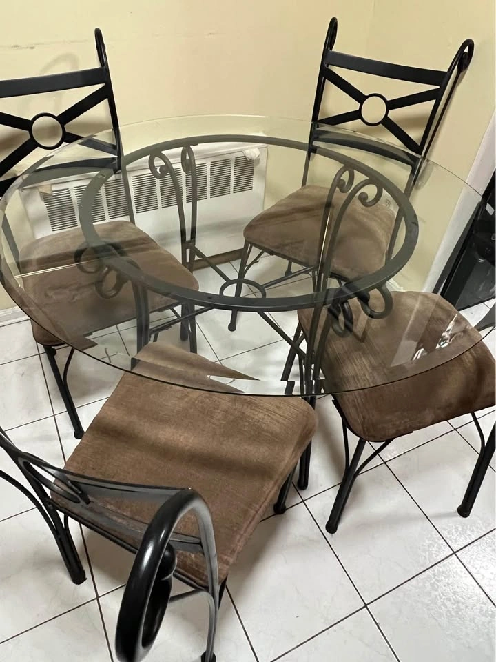 Glass Table/ 4 Chairs Dining Sett/ 45in ⭐️⭐️⭐️⭐️⭐️ - photo 3