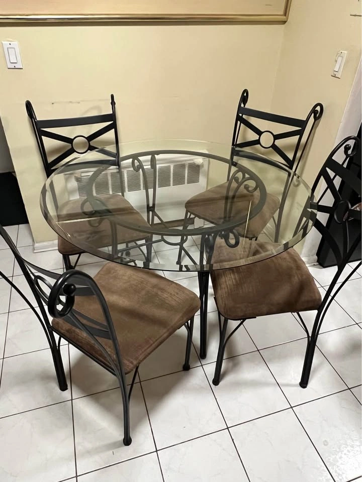 Glass Table/ 4 Chairs Dining Sett/ 45in ⭐️⭐️⭐️⭐️⭐️ - photo 4