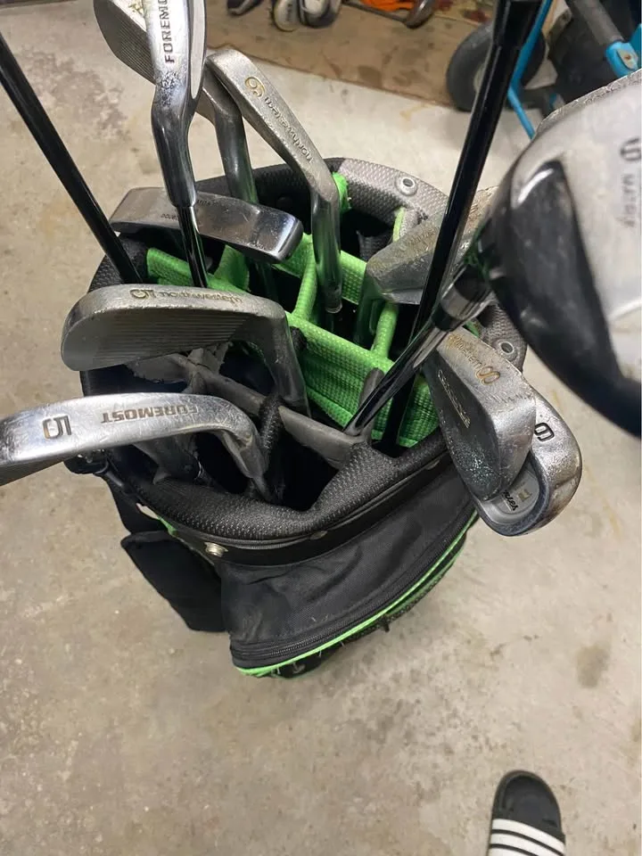 Selling golf bag with clubs image indicator(3)