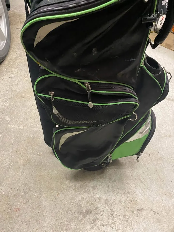 Selling golf bag with clubs image indicator(4)