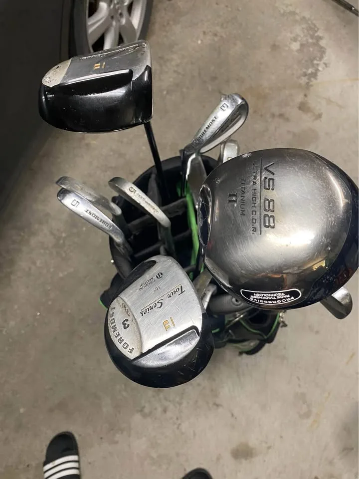 Selling golf bag with clubs image indicator(5)