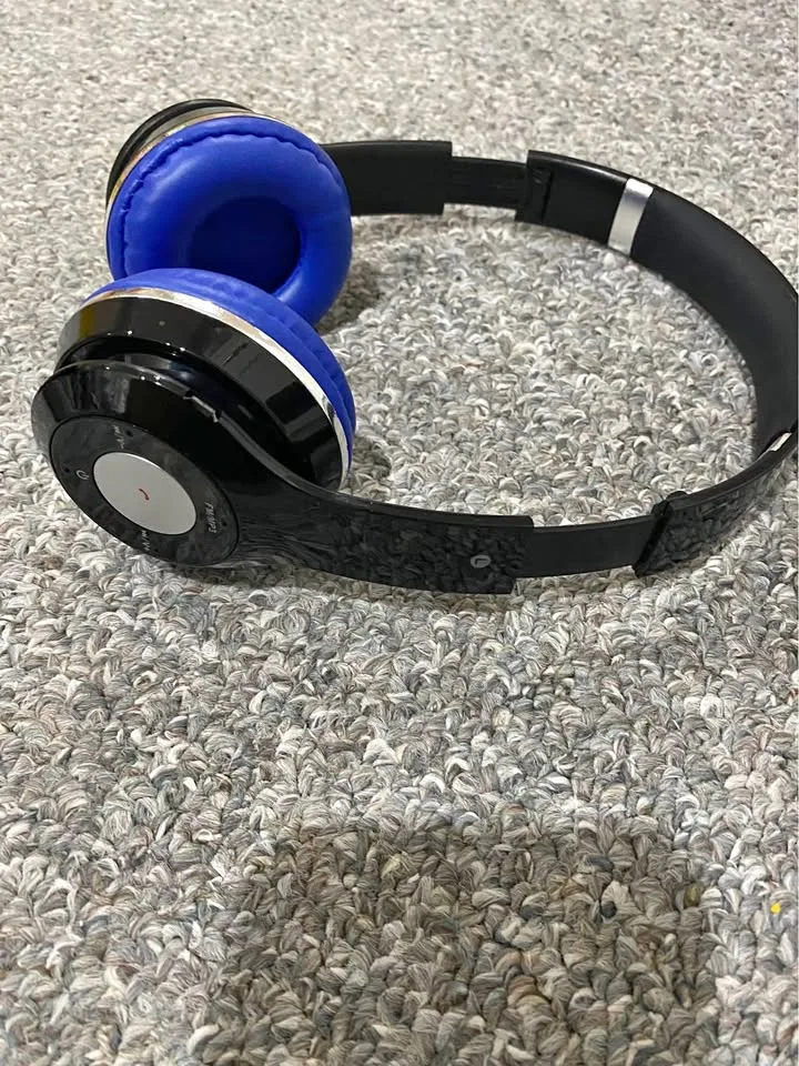 Hyundai headphones thumbnail