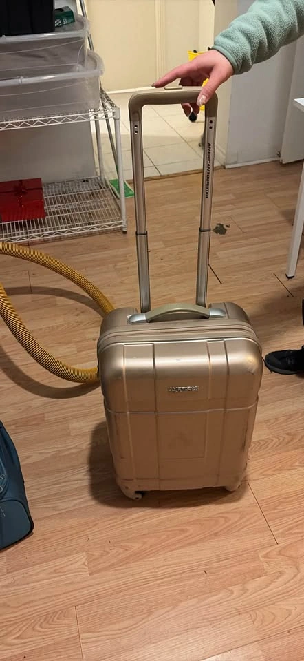 American Tourister Gold Carry-On Spinner Suitcase TSA Lock - photo 2
