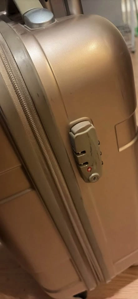American Tourister Gold Carry-On Spinner Suitcase TSA Lock - photo 3