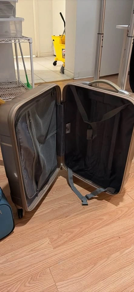 American Tourister Gold Carry-On Spinner Suitcase TSA Lock - photo 4