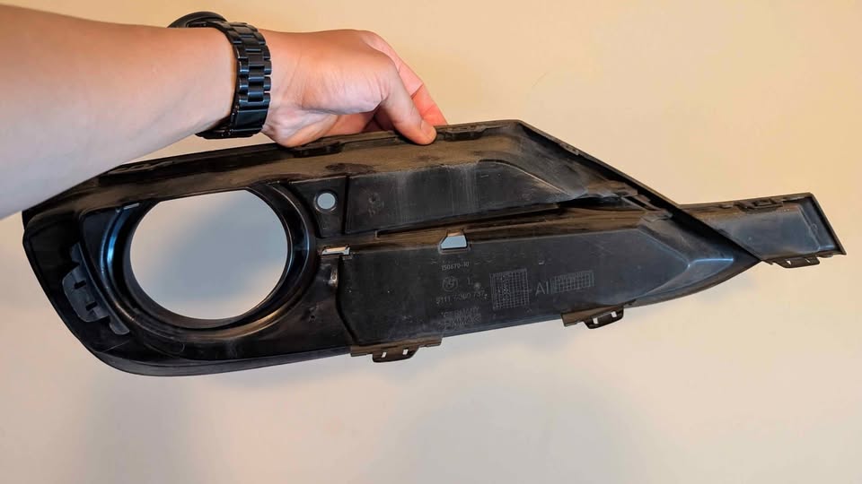 BMW F30 Fog Light Cover Trim Driver Side - photo 2