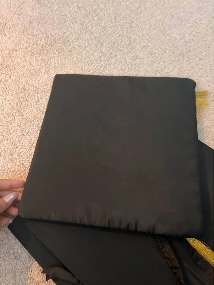 3 Black Graduation Hats with Tassels - photo 2