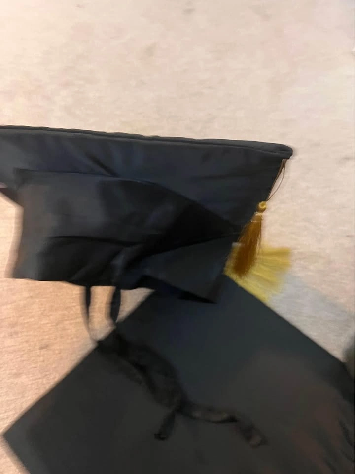 3 Black Graduation Hats with Tassels - photo 3