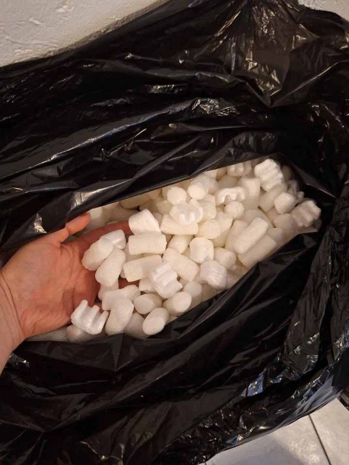Bubble wrap, packing peanuts, shredded paper - photo 3