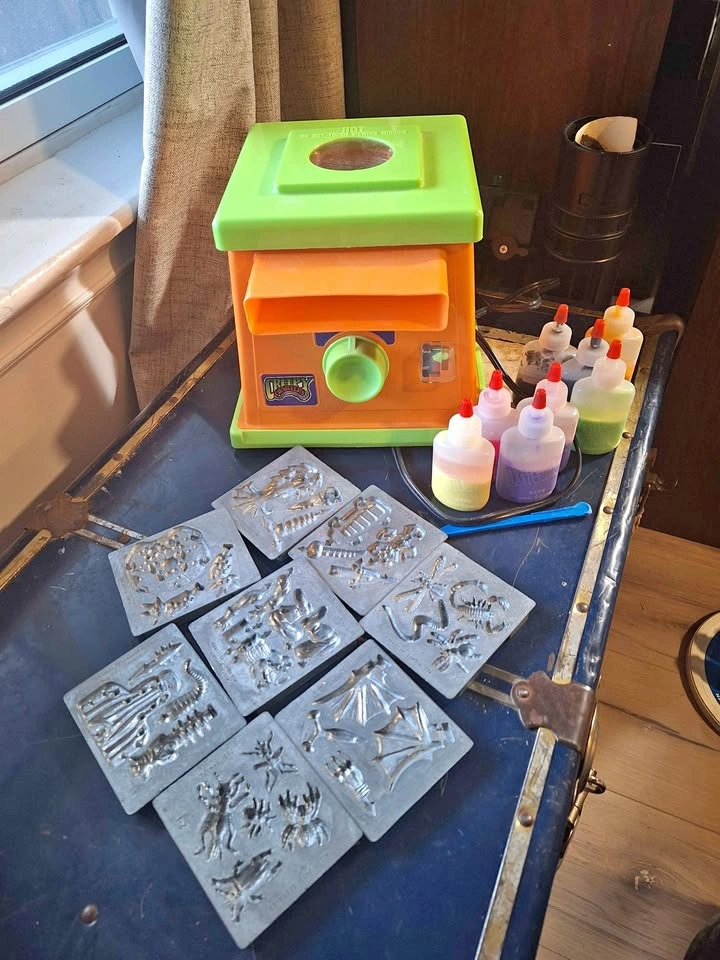Creepy Crawlers Bug Maker Set