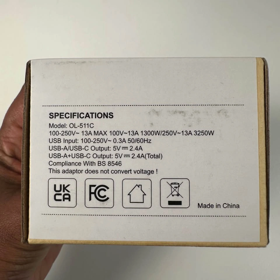 UK Travel Adapter with USB A & C - BRAND NEW - photo 3