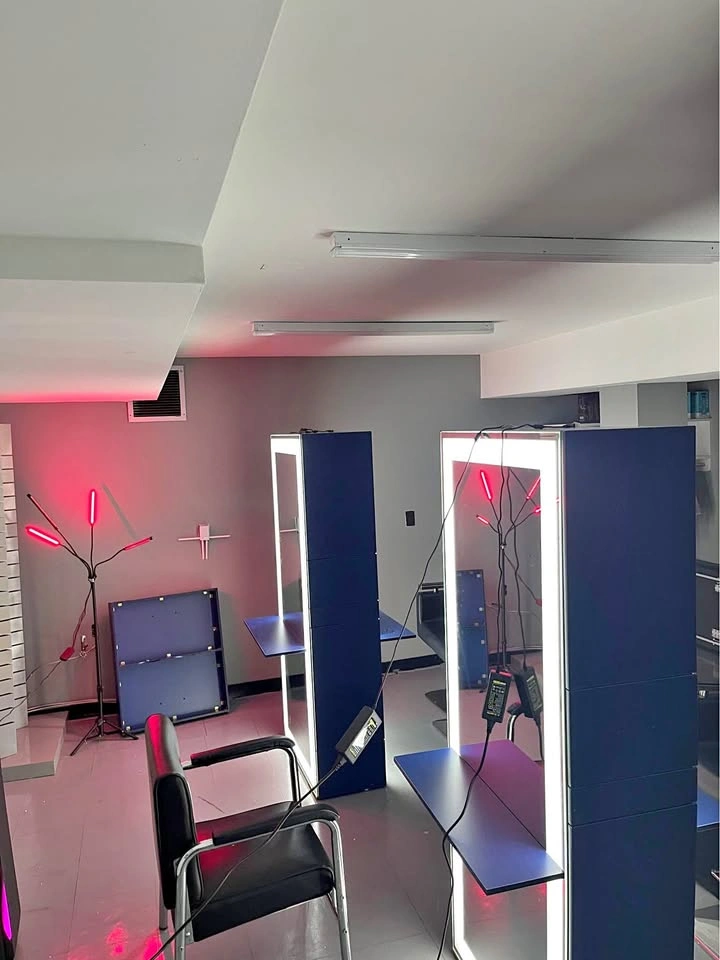 Barber Mirror Stand for Rent – $450/month