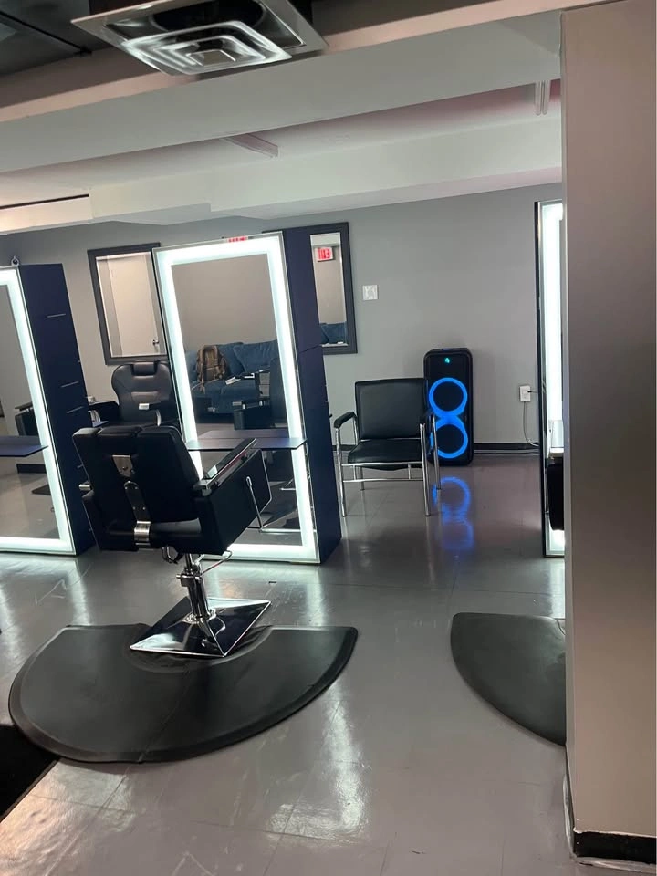 Barber Mirror Stand for Rent – $450/month - photo 2