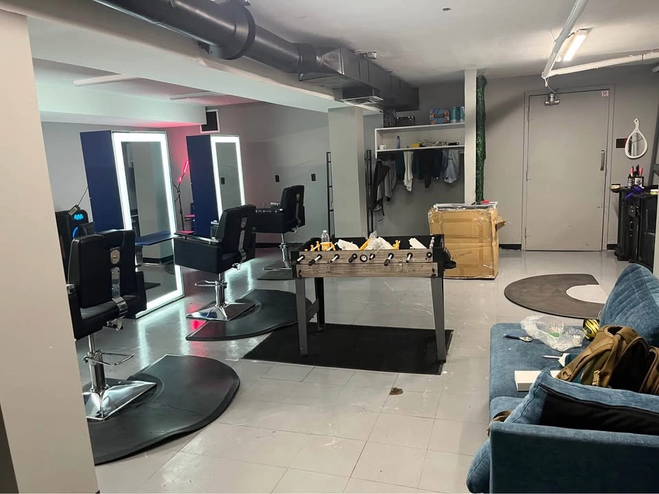 Barber Mirror Stand for Rent – $450/month - photo 3