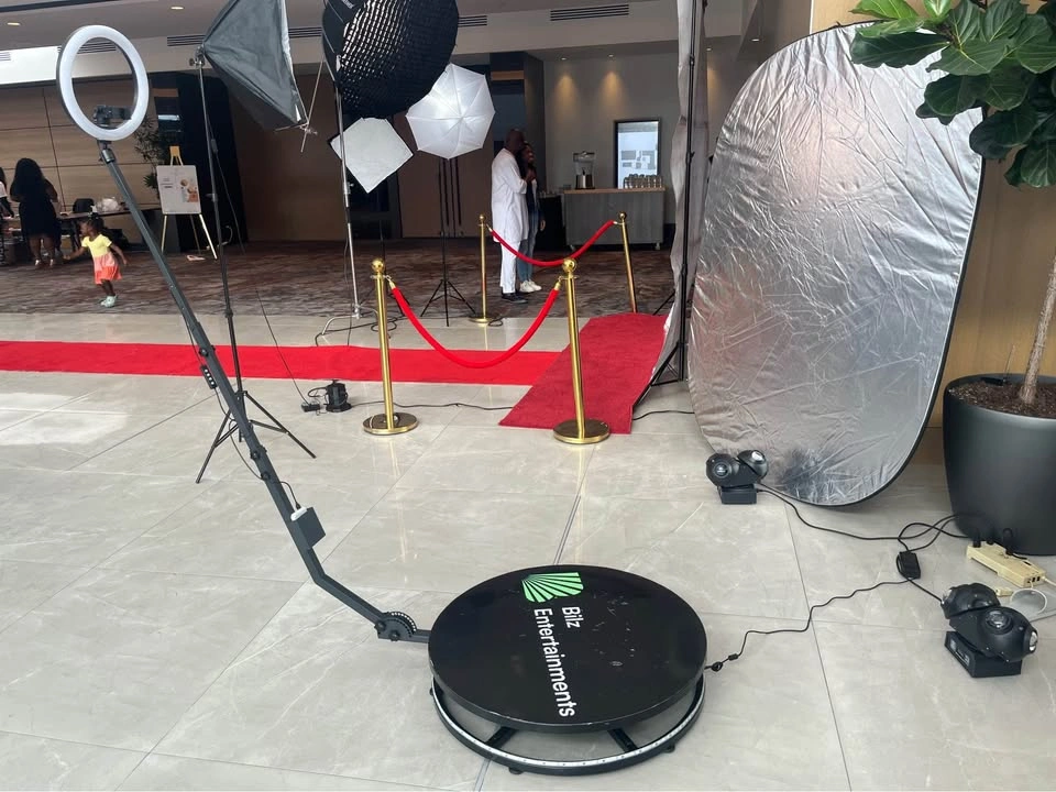 360 Photo Booth with LED Glasses & Hand Wands - photo 2