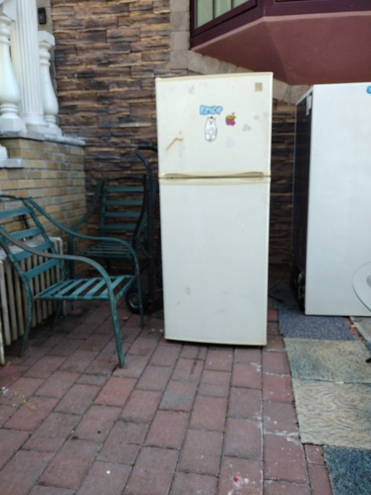 Medium Refrigerator