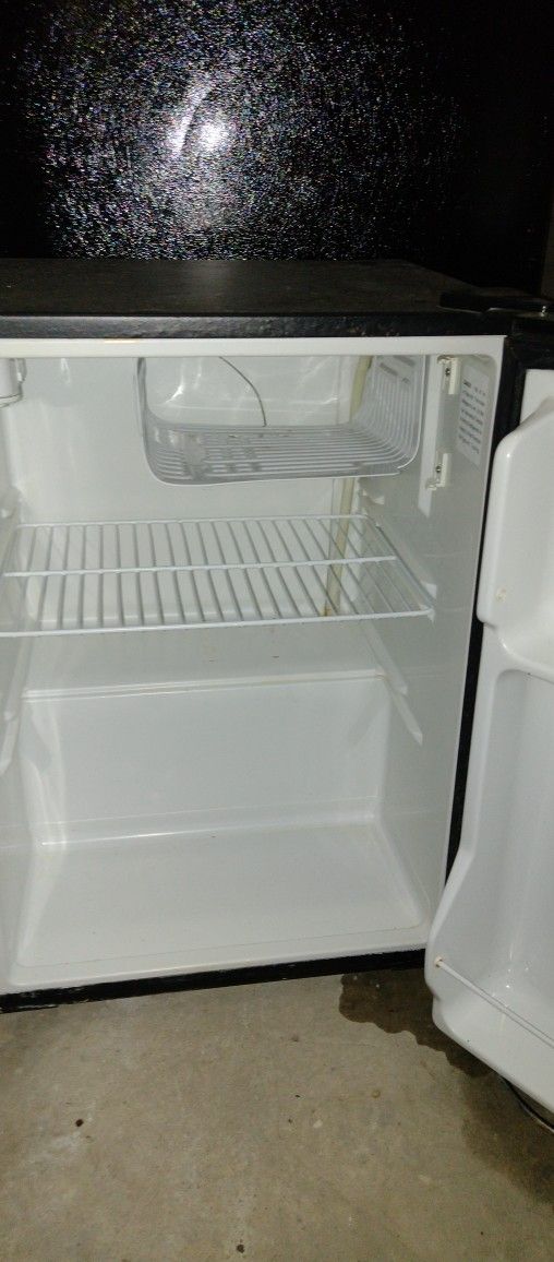 Mini Fridge - photo 3