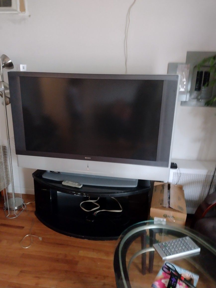 72" Projection TV With Roku Box