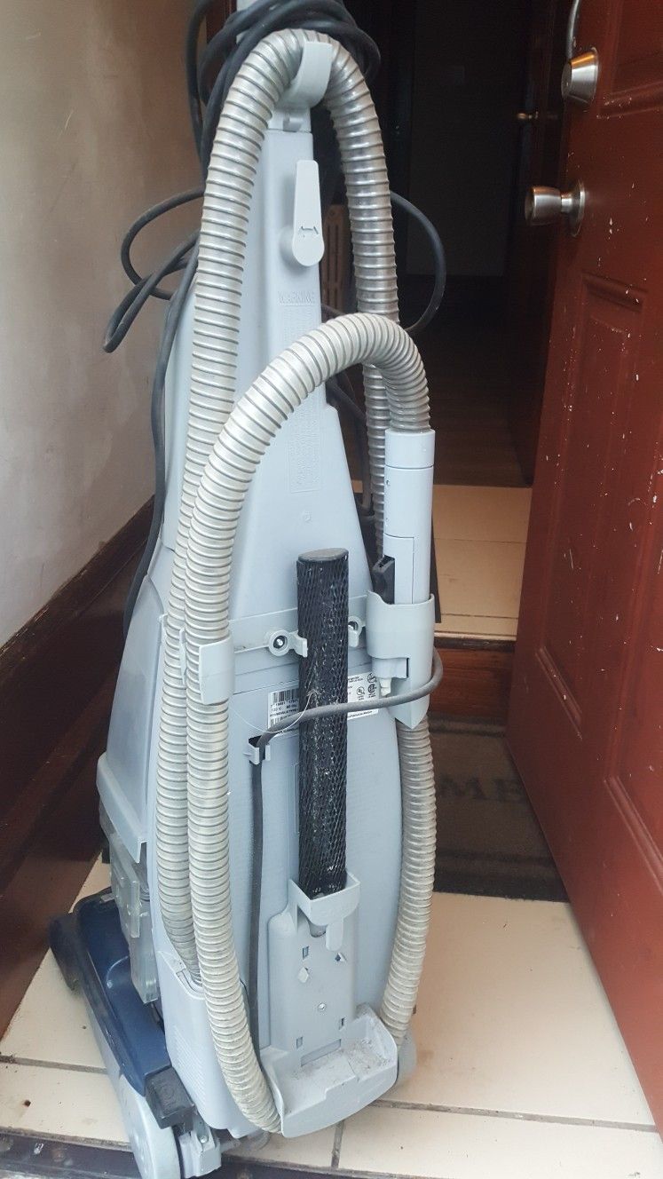Carpet Cleaning Machine - photo 2